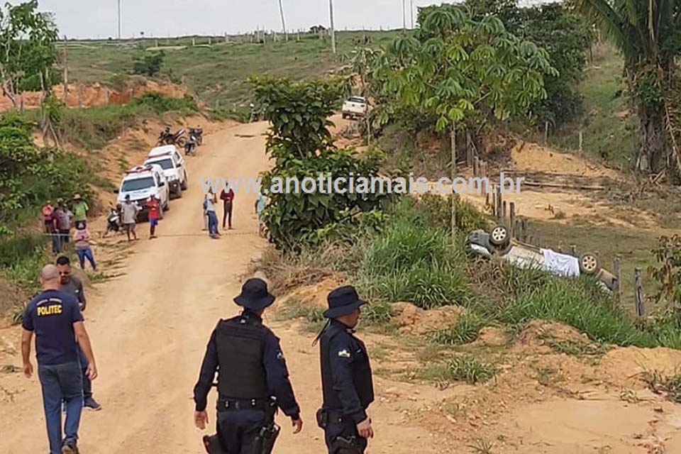 Mulher morre após carro capotar na Linha C-66 em Vale do Anari