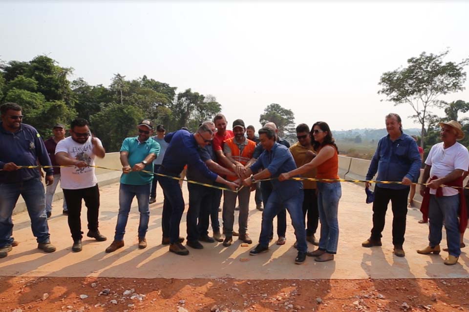 Nova ponte em concreto e aço sobre o rio Ribeirão Grande soluciona problemas de décadas