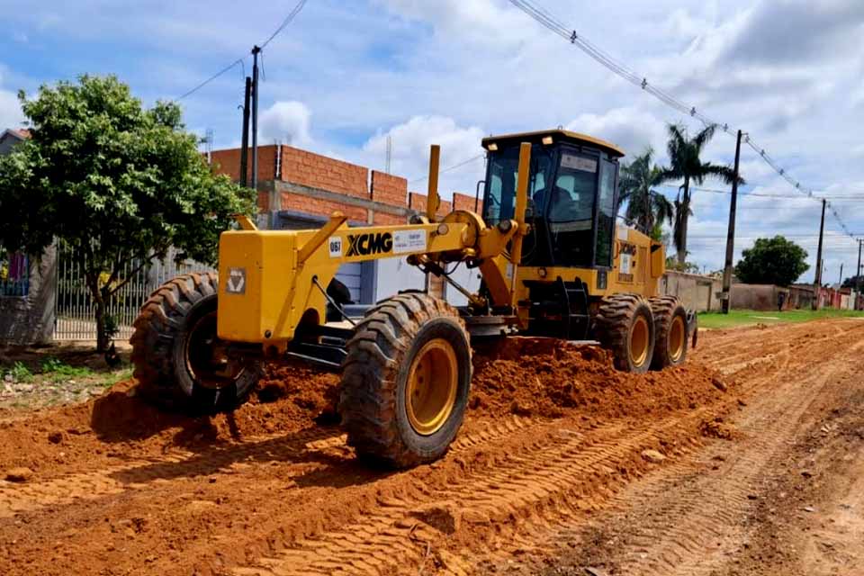 Prefeitura segue com patrolamento e encascalhamento de ruas não pavimentadas