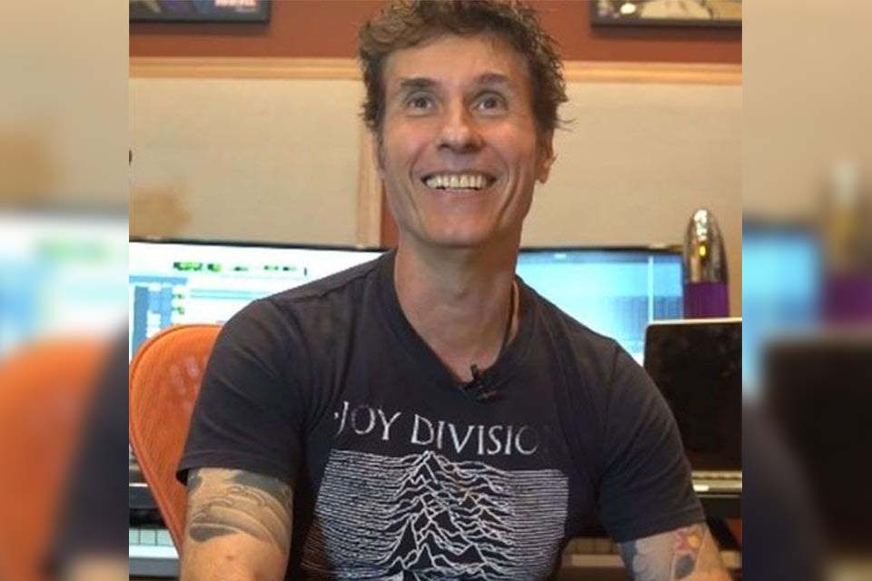 Com coronavírus, Dinho Ouro Preto relata sintomas: Minha voz está melhorando