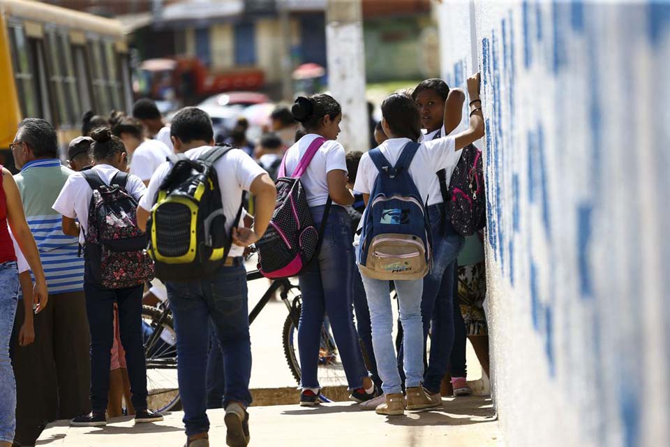 Pedido de vista adia para março votação da PEC do Fundeb