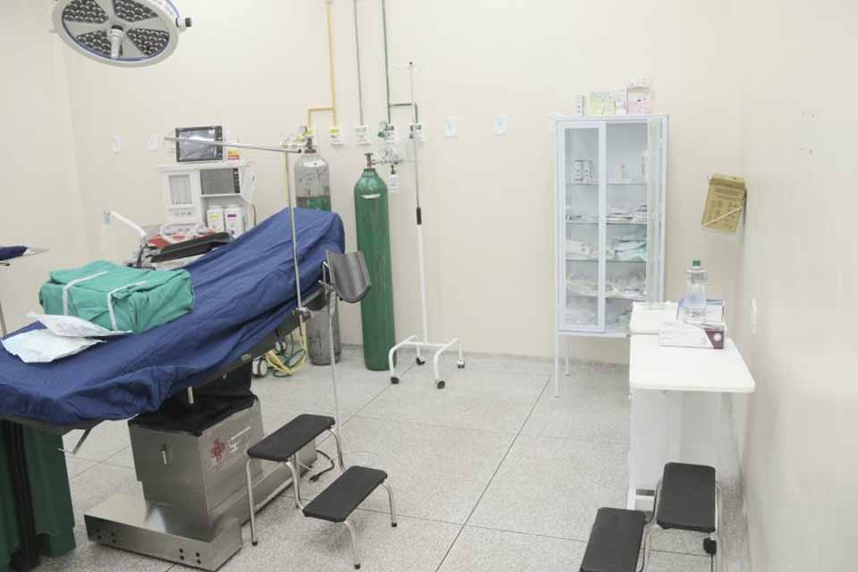 Governo de Rondônia entrega equipamentos e reativa centro cirúrgico de hospital