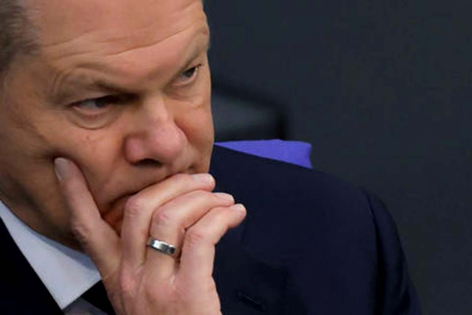 Chefe de governo alemão se compromete a reforçar produção de armamento