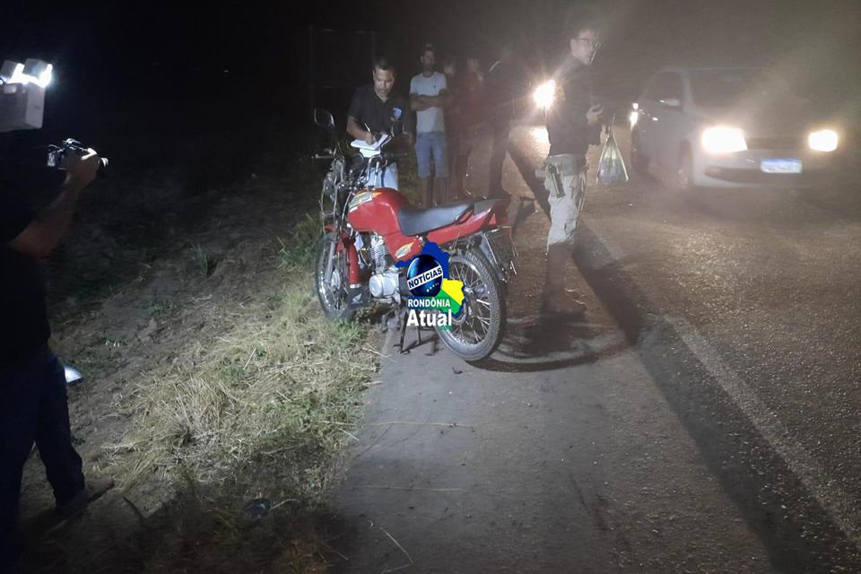 Colisão entre carro e moto causa capotamento na BR-364