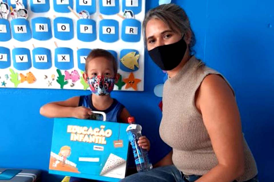 Secretaria de Educação inicia entrega de material para alunos da rede municipal de ensino