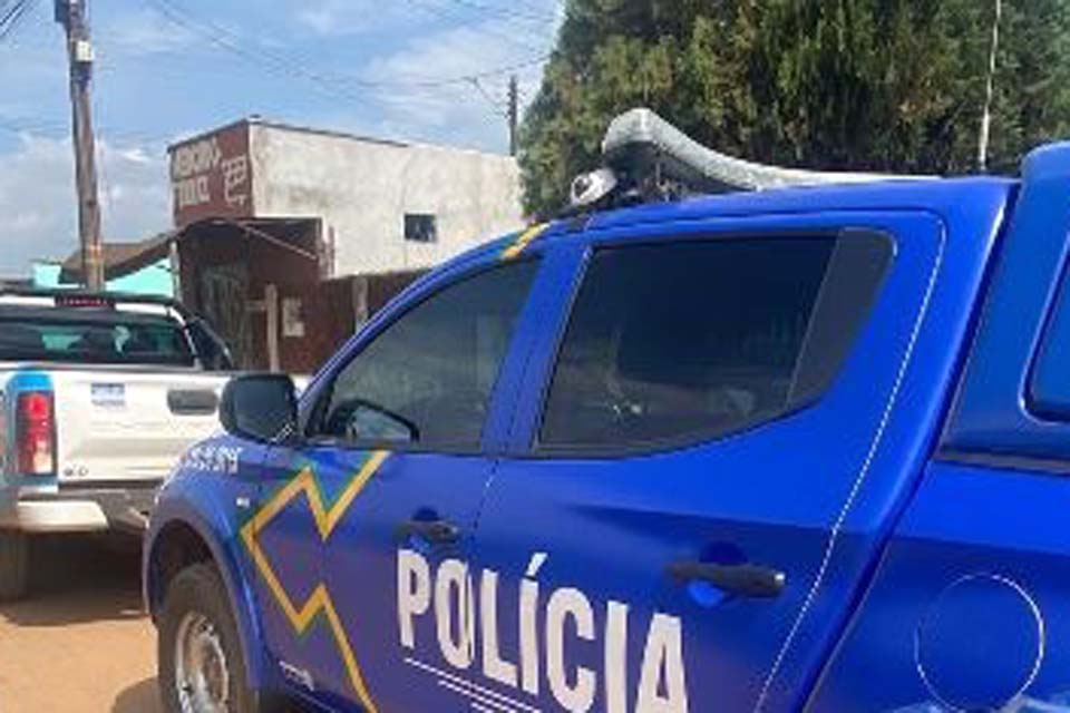 PM prende homem com drogas e canivete na Praça de Vilhena