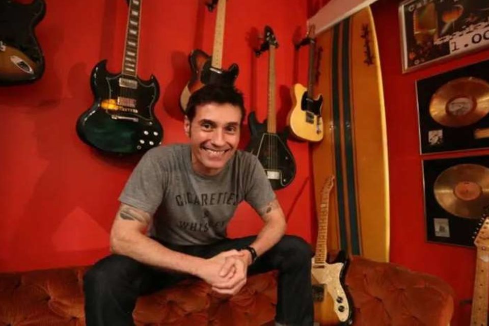 'Nunca peguei algo tão forte', diz Dinho Ouro Preto sobre coronavírus