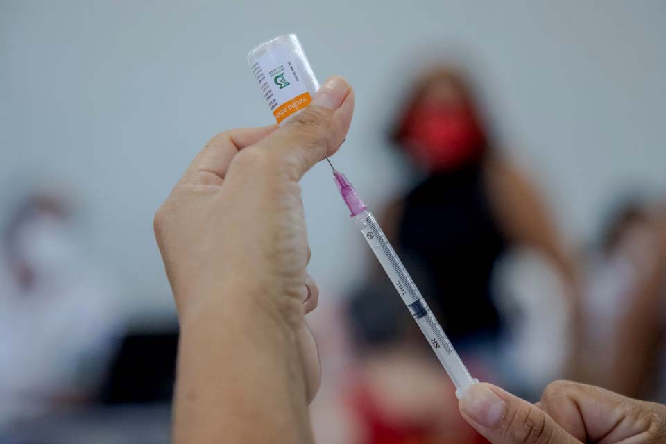 Município amplia vacinação contra covid-19 para pessoas com 27 anos ou mais