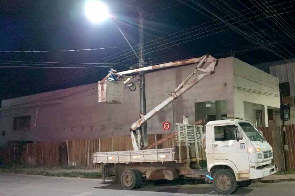 Prefeitura realiza manutenção na iluminação pública do Jardim dos Migrantes