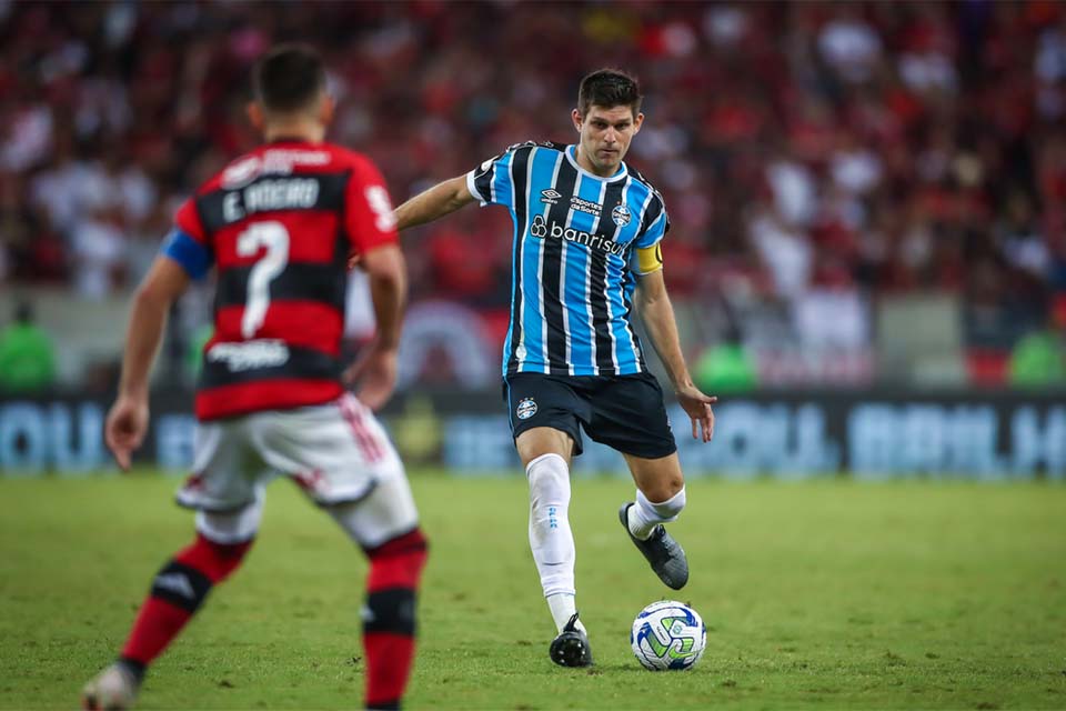 Em momentos opostos, Flamengo e Grêmio jogam em Porto Alegre