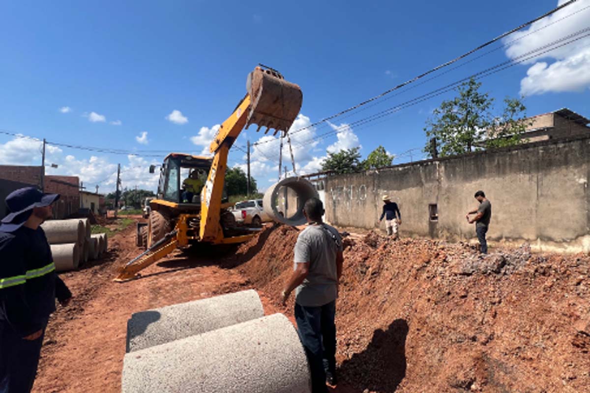 Serviços de infraestrutura avançam no bairro Três Marias