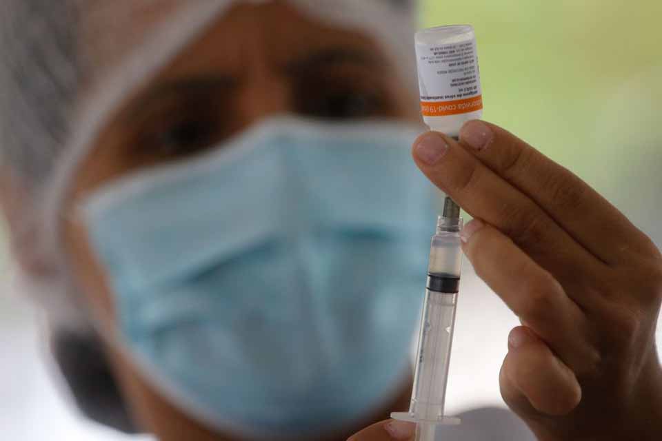 Ministério da Saúde informa que já distribuiu 90 milhões de doses de vacina contra covid
