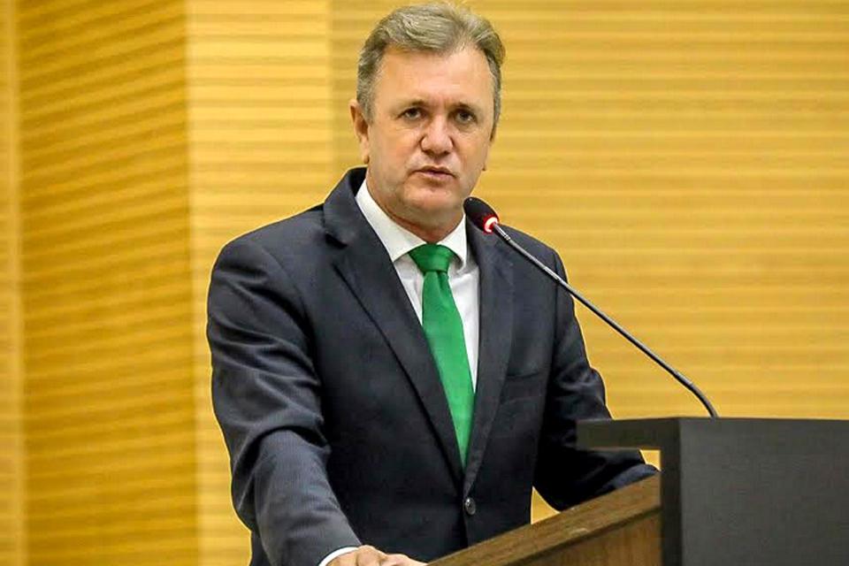 Deputado Luizinho Goebel repudia a invasão e depredação de fazenda por grupos criminosos