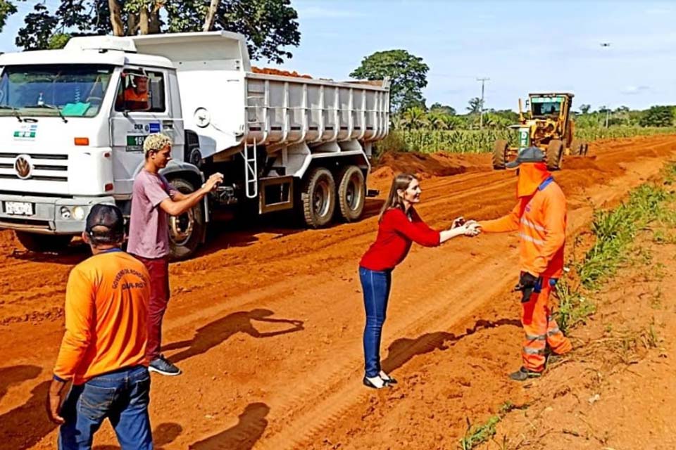 Deputada Lebrinha acompanha recuperação da estrada do Forte Príncipe e reforma em escola em Costa Marques
