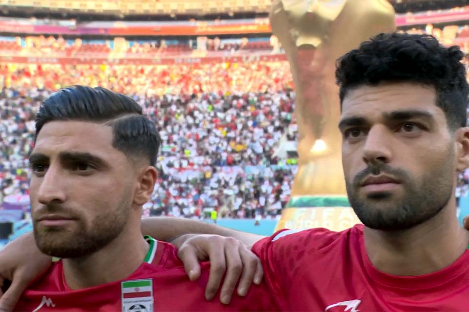 Jogadores do Irã não cantam o hino nacional em forma de protesto