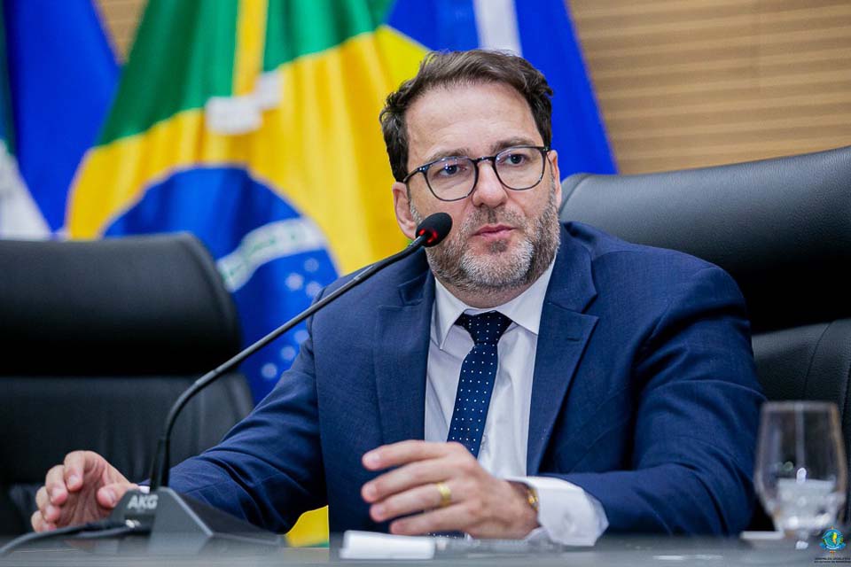 Deputado Alex Redano garante transporte para alunos do Ifro Ariquemes com emenda de R$ 400 mil