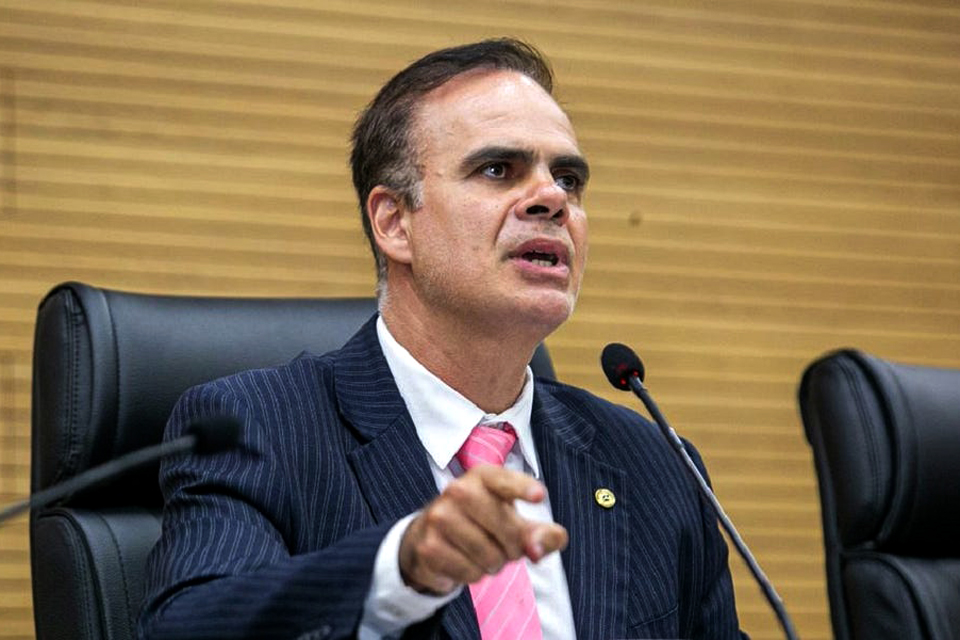 Deputado Alan Queiroz solicita inclusão da vacina contra Herpes Zoster para idosos no calendário estadual