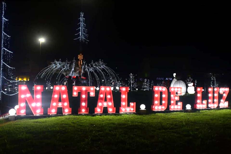 Região Central do município recebe enfeites do “Natal de Luz”;  Luzes permanecerão ligadas até o dia 6 de janeiro de 2021