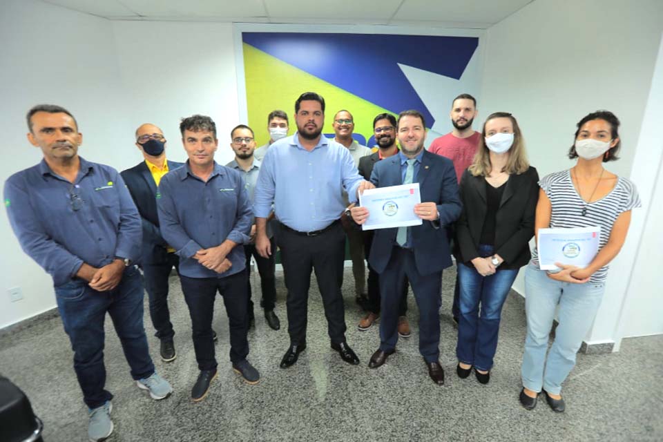 Presidente Alex Redano confirma revisão salarial dos servidores concursados da Assembleia Legislativa