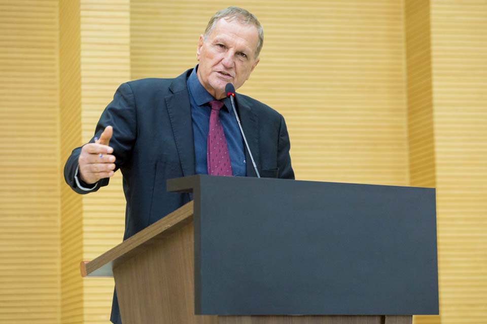 Buritis terá iluminação pública com recursos destinados pelo deputado Adelino Follador