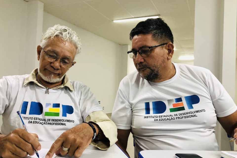 Ensino profissionalizante atrai pais que buscam novas oportunidades no mercado de trabalho