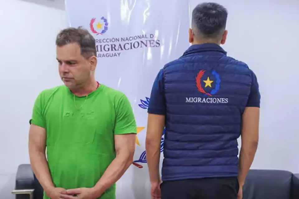 Ex-diretor da PRF levou pitbull e sacos de ração em fuga para Paraguai