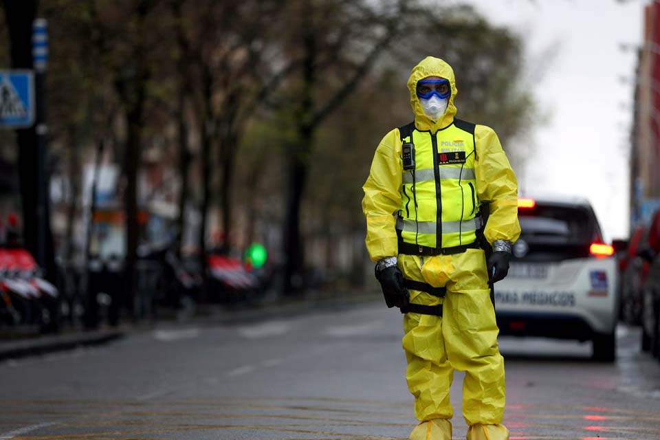 Casos confirmados de coronavírus na Espanha passam de 100 mil