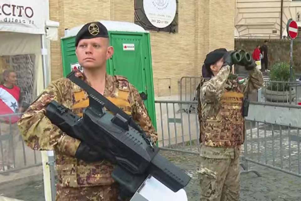 Atiradores de elite, arma antidrone, patrulhas: o forte esquema de segurança no funeral do papa Francisco