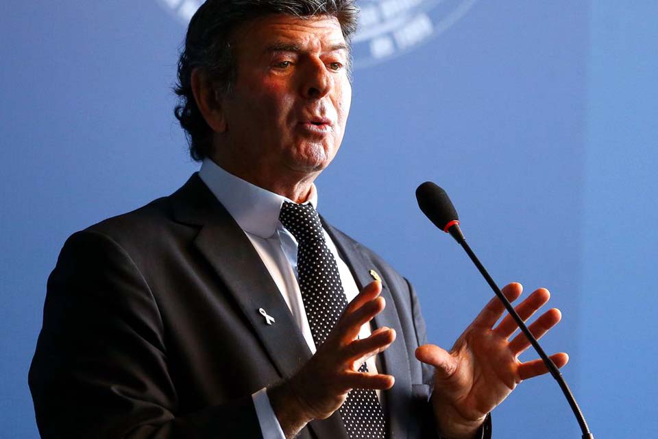 Fux diz que é preciso aprimorar segurança após ataques ao STJ e TSE