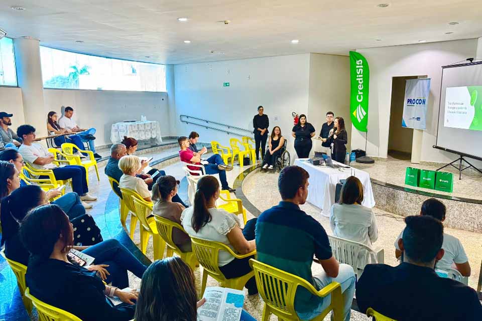 Prefeitura de Espigão do Oeste  participa de palestra voltada à educação financeira