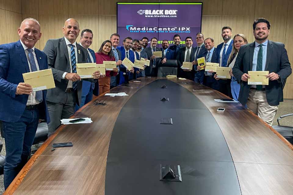 Deputados recebem convite para celebração dos 100 anos da Igreja Particular de Porto Velho