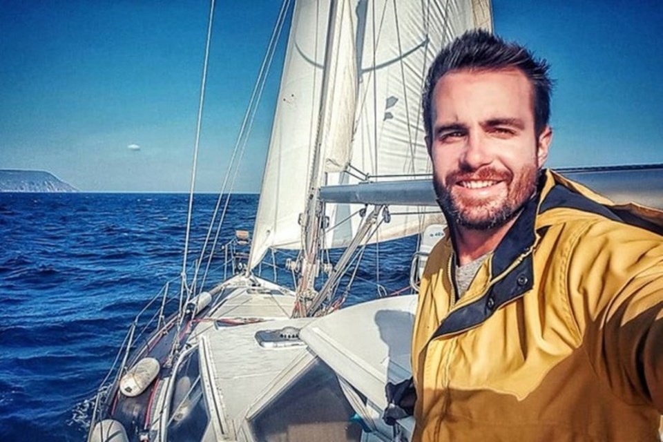 Max Fercondini revela que mora em um veleiro desde 2017: - Um amor em cada porto