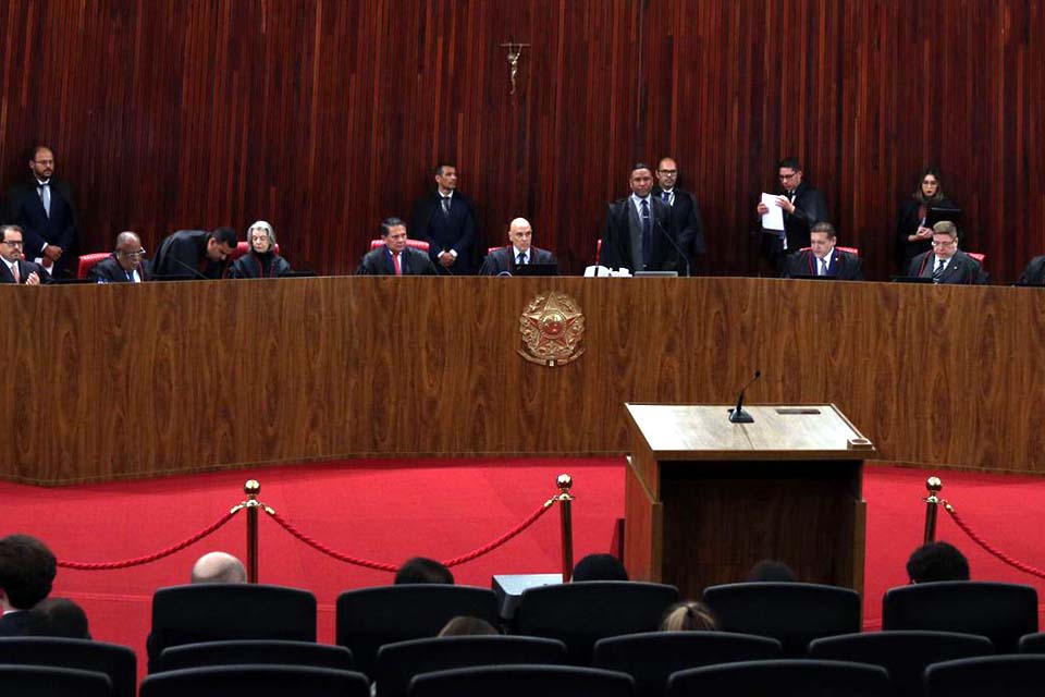 TSE retoma julgamento que pode levar à inelegibilidade de Bolsonaro