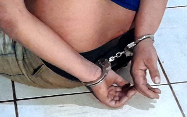 Suspeito é flagrado com pedras de crack e mais de 2 mil reais no bolso