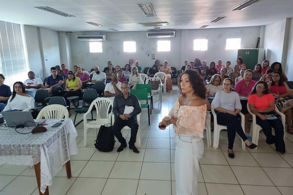 Gestores de escolas municipais realizam análise de avaliação do Saero