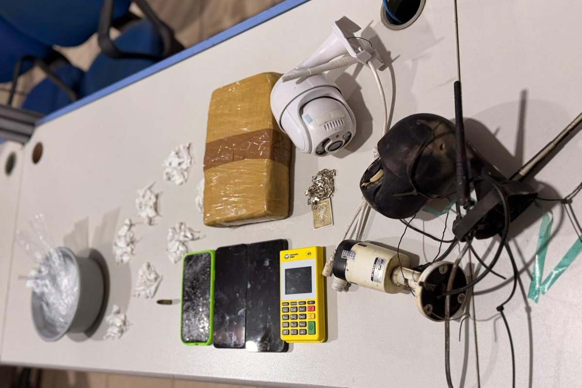 Polícia Militar apreende drogas e prende suspeito ligado ao crime organizado 