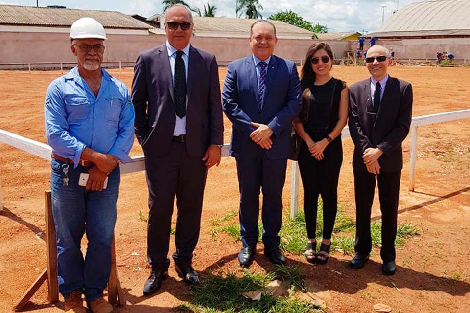 Procurador-Geral de Justiça acompanha obras da Promotoria de Justiça