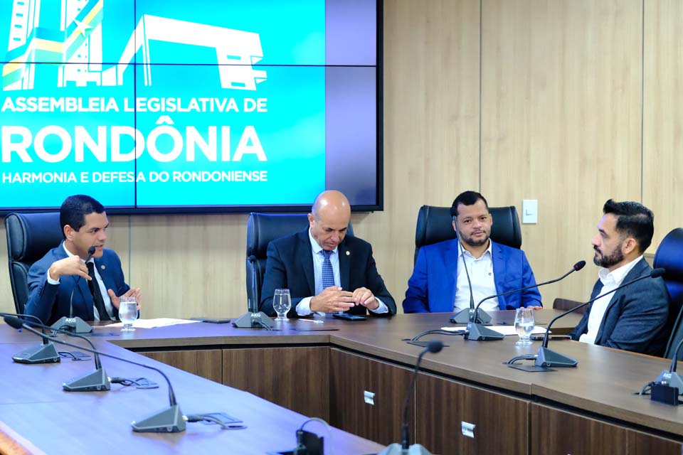 Comissão de Transportes e Obrasda Assembleia Legislativa recebe diretor-geral do DER Coronel Éder Dias