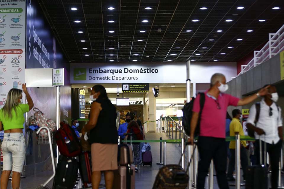 Páscoa movimenta aeroportos e terminais rodoviários