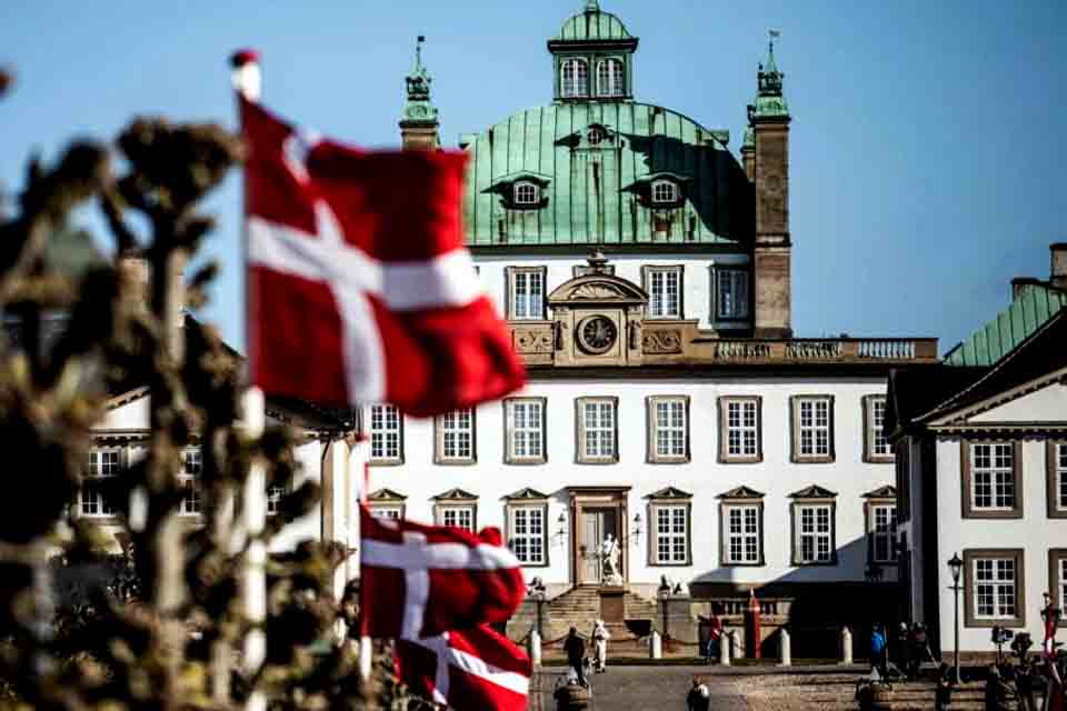 Dinamarca planeja levantar restrições anticovid, apesar de alta de casos