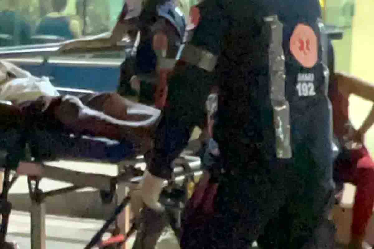 Briga entre irmãos termina com um esfaqueado na zona leste 