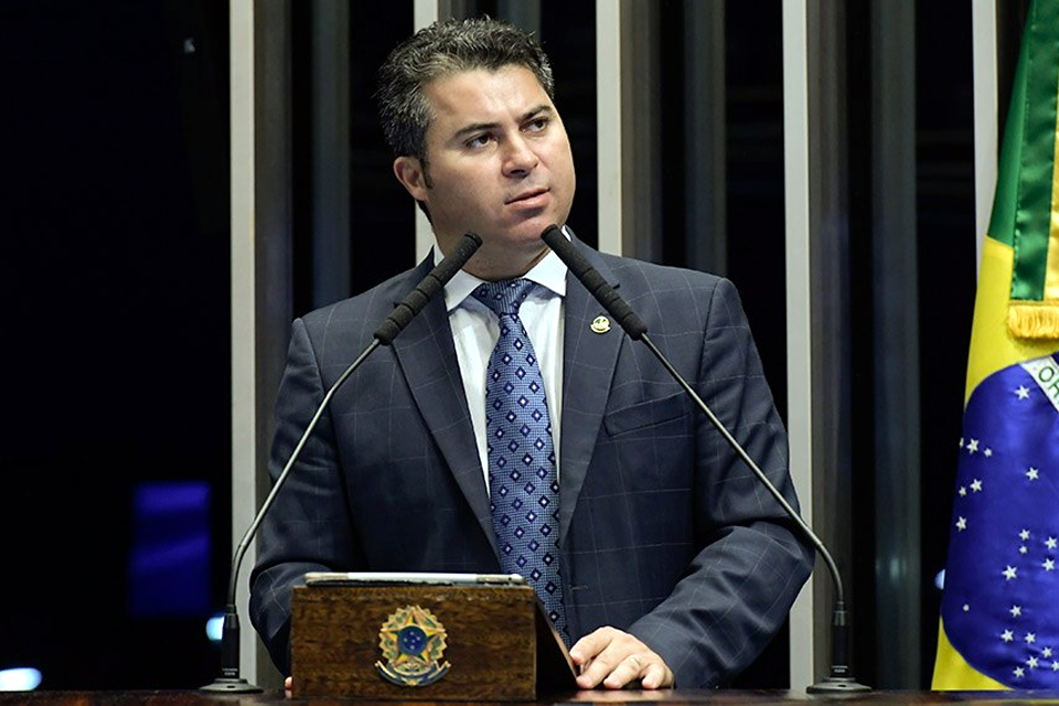 Marcos Rogério critica decisão do STF que criminaliza homofobia no Brasil