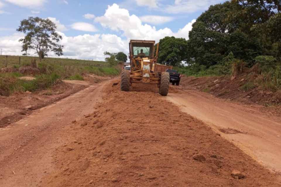 Manutenção da RO-490 melhora acesso ao Porto Rolim e impulsiona região da Zona da Mata