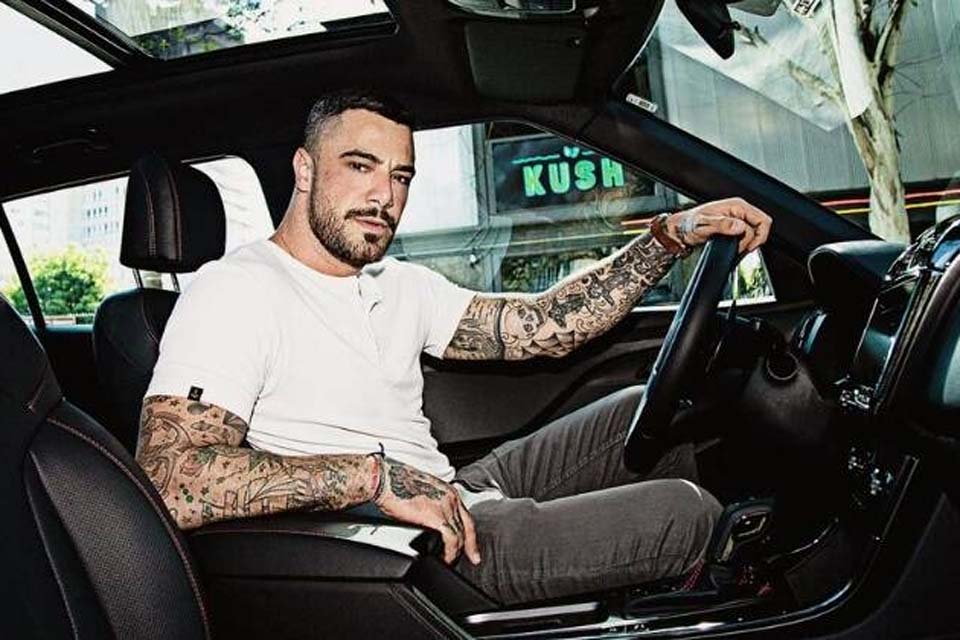 Felipe Titto afirma que salário como ator não paga uma parcela de sua mansão