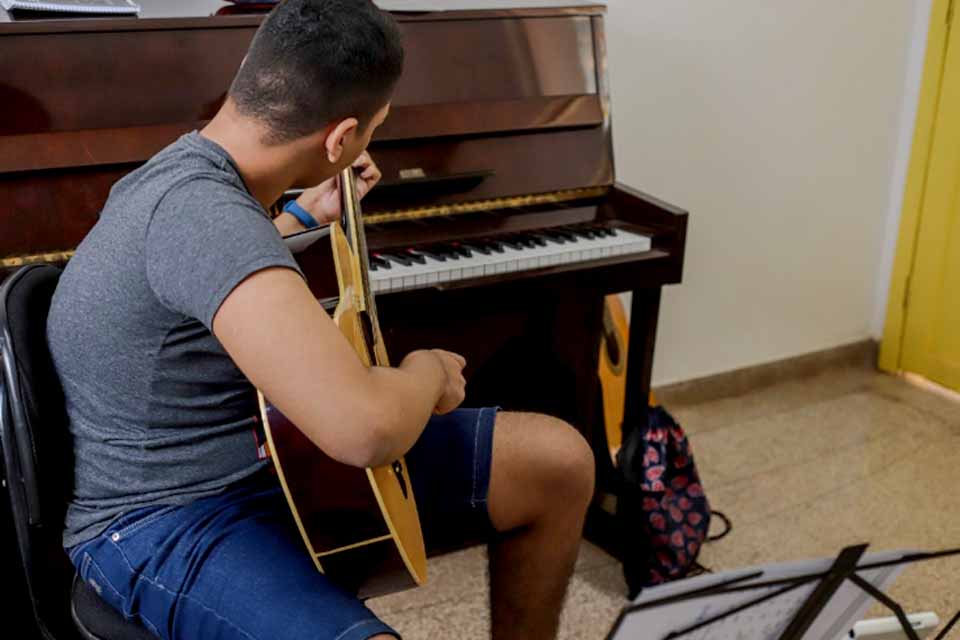 Som na Leste abre vagas para dança criativa, canto coral, teatro e instrumentos