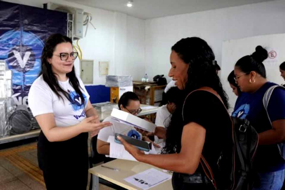 Alunos do Programa Vencer em Vilhena recebem kits profissionais 