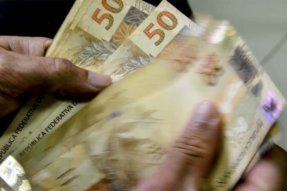 Renda dos 10% mais ricos é 14,4 vezes superior à dos 40% mais pobres