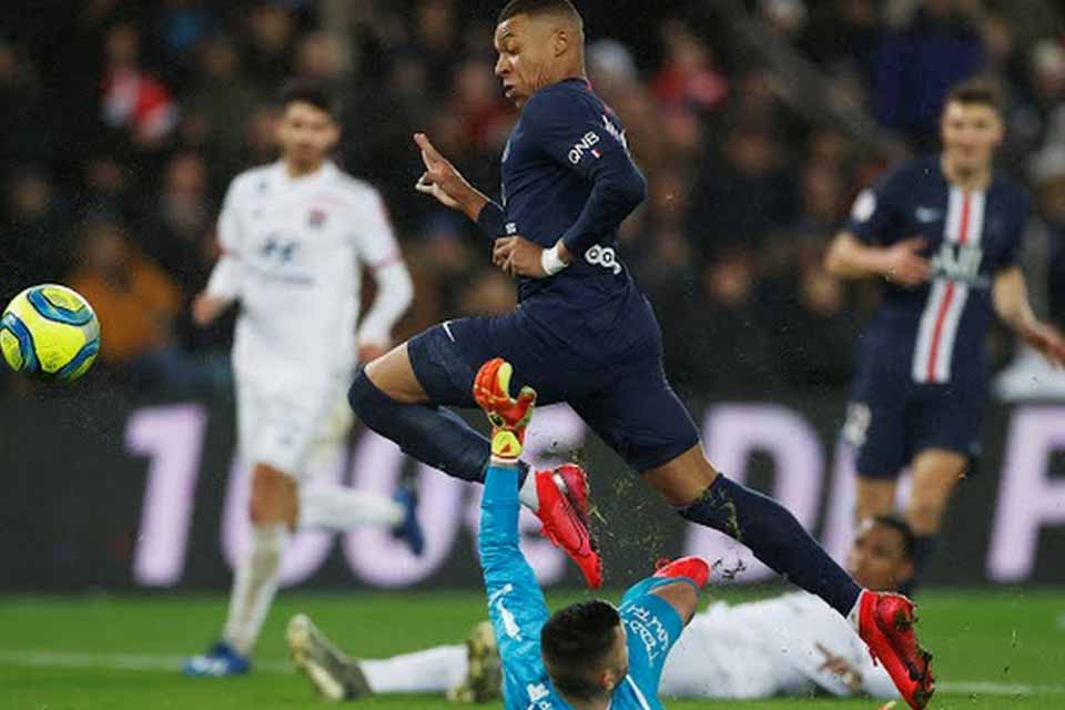 VÍDEO - Mbappé, Di María e Cavani marcam, e PSG vence o Lyon; Gols e Melhores Momentos