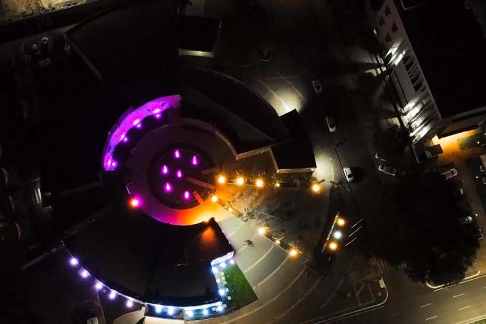 Prédio da Prefeitura de Ariquemes ganha iluminação especial alusiva à Campanha Outubro Rosa