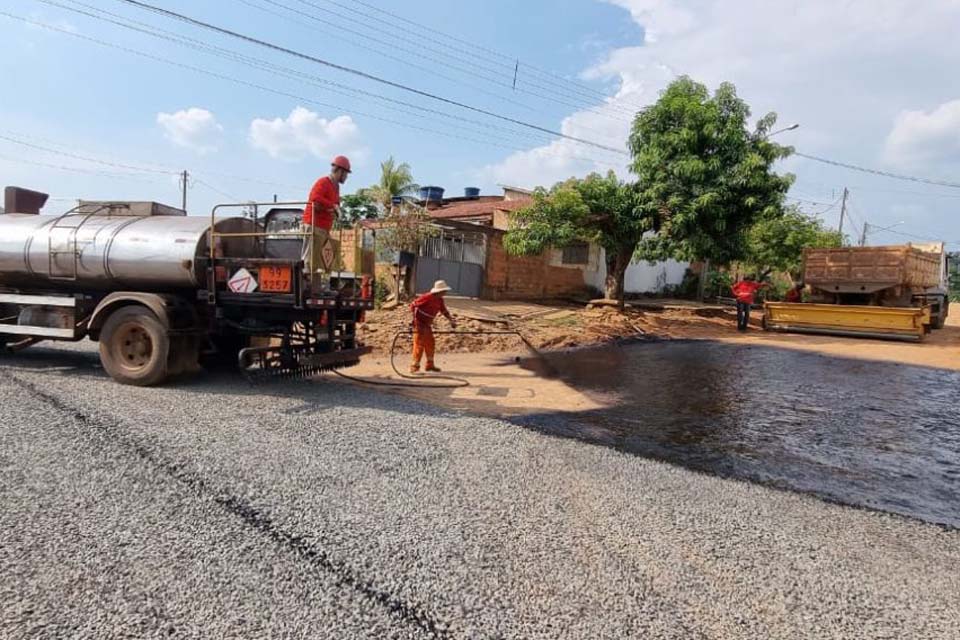 Mais um trecho da Rua Francisco Pantoja no setor 06 é contemplado com asfalto novo